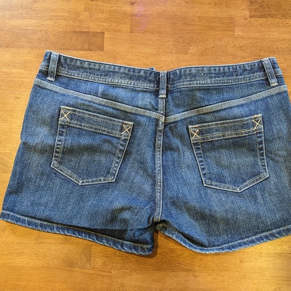Old Navy Women's Jean Shorts US Size 14 - Picture 4 of 4